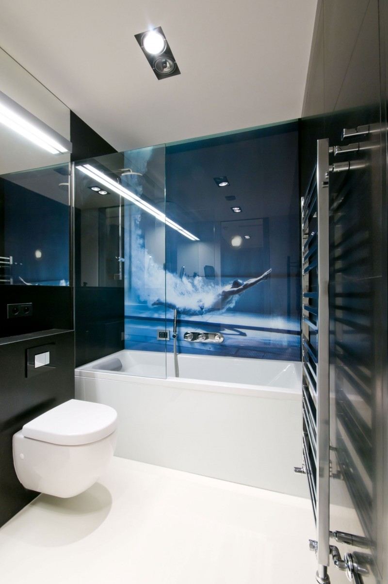 Wohnen in Blau und Weiß -modern-badezimmer-badewanne-klo-glaswand-fototapete