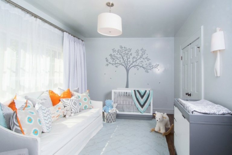 Babyzimmer-Weiss-Baum-Wandgestaltung-Ideen-DIY
