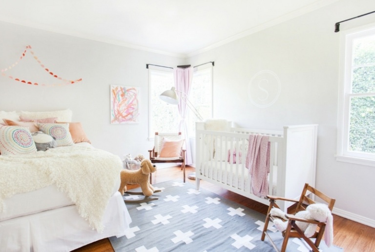 Babyzimmer-Weiss-Eltern-Schlafzimmer-einem-kombinieren