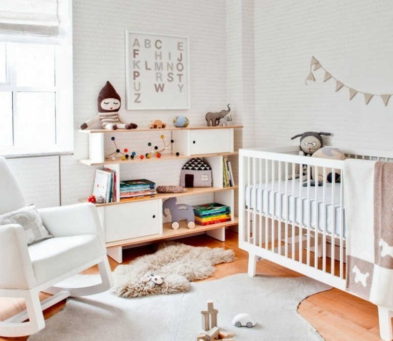 Babyzimmer in Weiß Streifen-Decke-Shaggy-Teppich