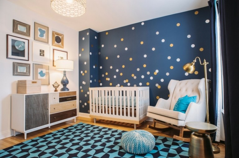 Babyzimmer-Weiss-Wandgestaltung-Punkte-modern