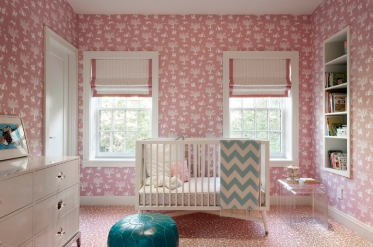 Babyzimmer-Weiss-rosa-Tapeten-Wand-Ideen