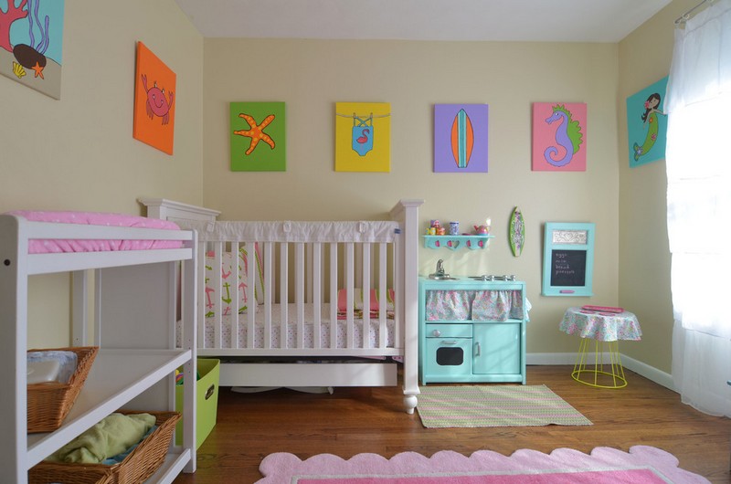 Babyzimmer-einrichten-Ideen-bunte-Bilder-Wandgestaltung