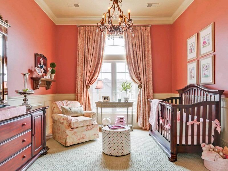 Babyzimmer-einrichten-Ideen-rosa-Wandfarbe-suess-charmant
