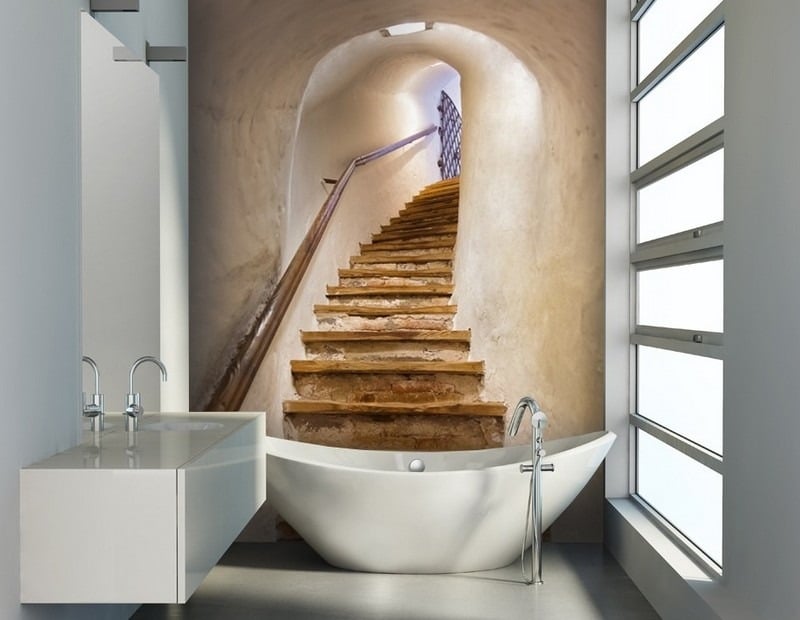 Badezimmer-Ideen-kleine-Baeder-Treppe-Fototapete-Badewanne-freistehend