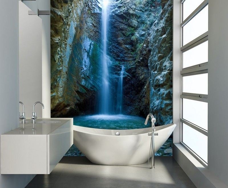Badezimmer-Ideen-kleine-Baeder-Wasserfall-Fototapete-Badewanne-DecoMania-pl