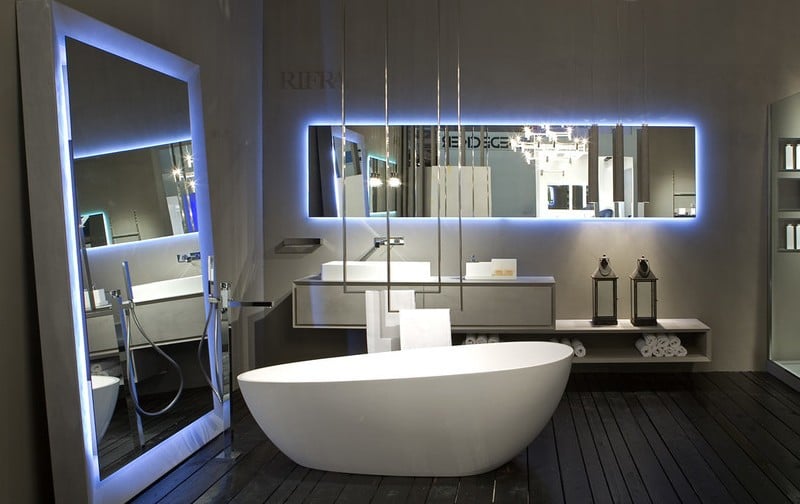 Badspiegel-Beleuchtung-Ideen-Gestaltung-Raumplanung-Badewanne-Rifra