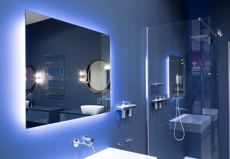 Badspiegel-Beleuchtung-LED-Duschkabine-Idee