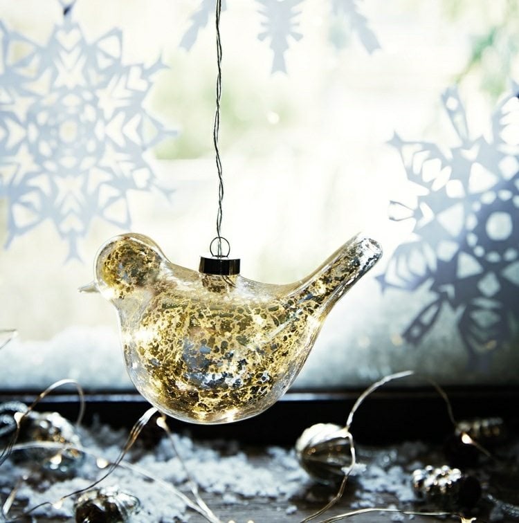 Fensterbilder-Weihnachten-Schneefloeckchen-Design-Ideen