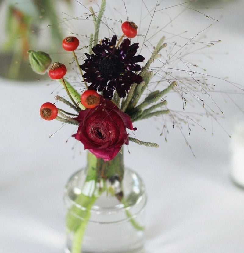 Hagebutte-Deko-Vase-Blumengestecke-Ideen-Rose