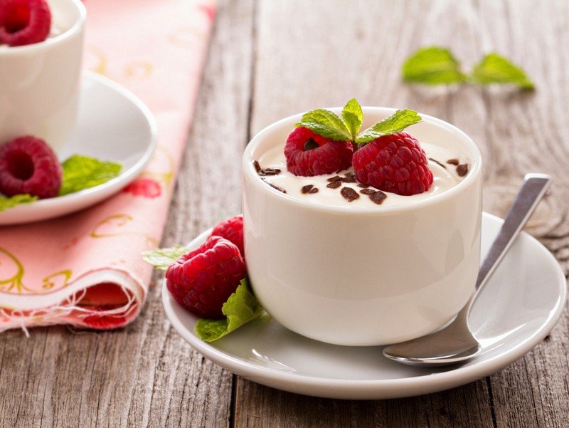 Herbstliche-Desserts-Beeren-Joghurt-Milch-lecker-gesund