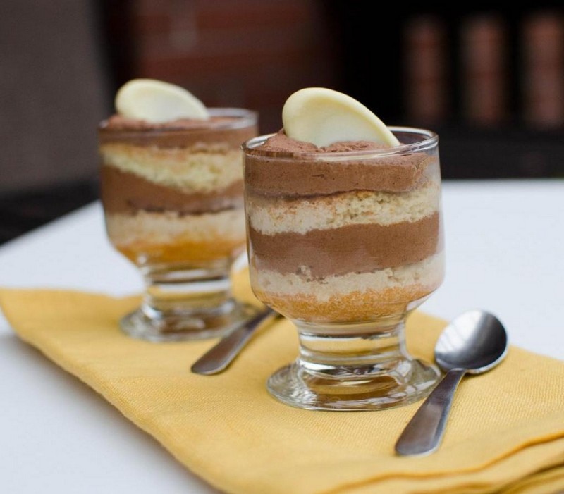 Herbstliche-Desserts-Glas-Schokoladencreme-Bisquit-Zitronensaft