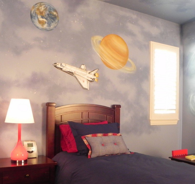Kinderzimmer-Junge-Astronaut-Erde-Saturn-Ideen-Wandgestaltung