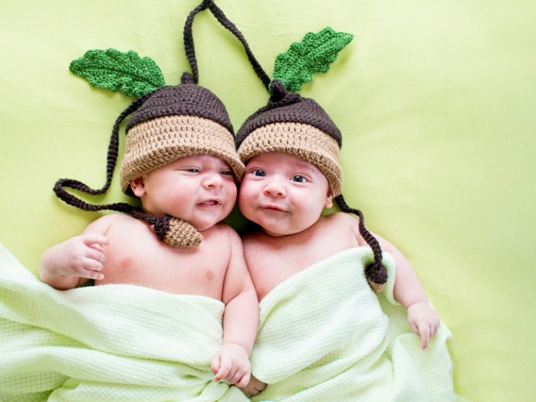 Kinderzimmer-Zwillinge-einrichten-Ideen-suess-Strickhut