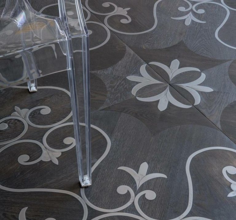 Mosaikparkett mit Intarsien-Mustern Metall-dunklem-Holz-kombinieren