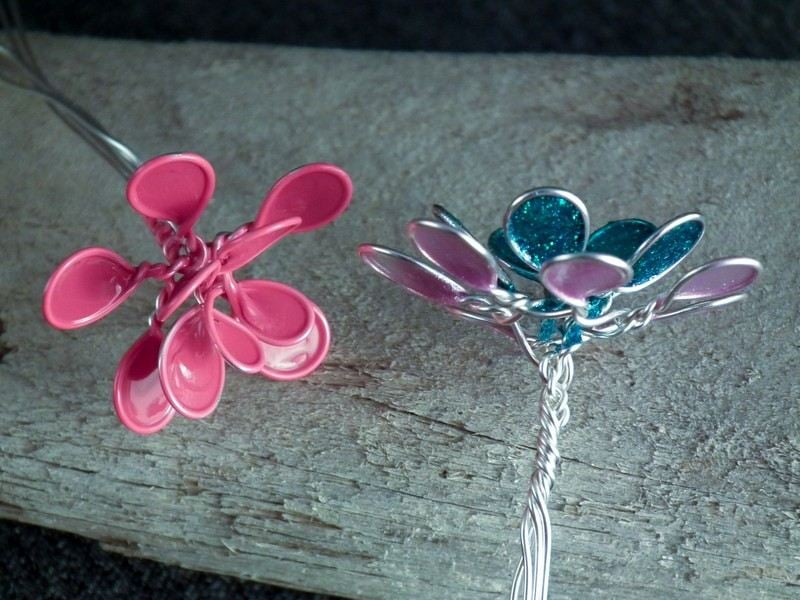 Schmuck-selber-machen-Draht-Blumen-Nagellack-rosa-Geschenkidee-Muttertag