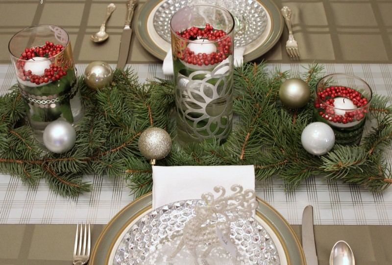 Tischdeko-Weihnachten-Glitzer-Baumkugel-Weihnachtsstisch
