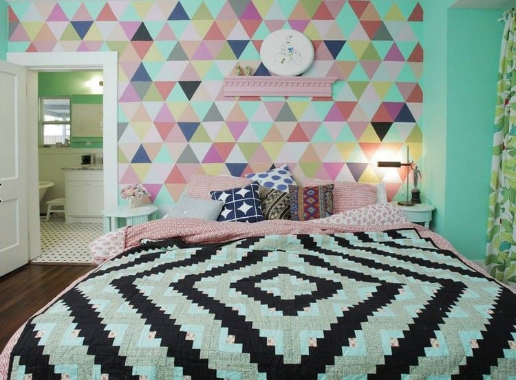 Wand-Ideen-Selbermachen-schlafzimmer-bunte-dreiecke-mintgruene-wandfarbe