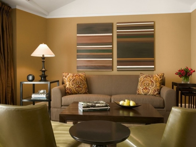 Wandgestaltung-Braun-Wohnzimmer-Senfgelb-Wandfarbe