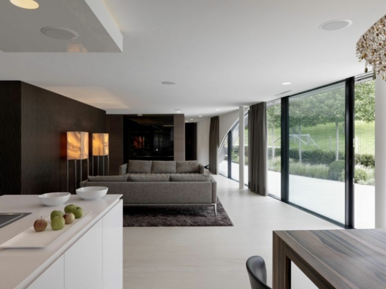 Wandgestaltung-Braun-Wohnzimmer-modern-schlicht