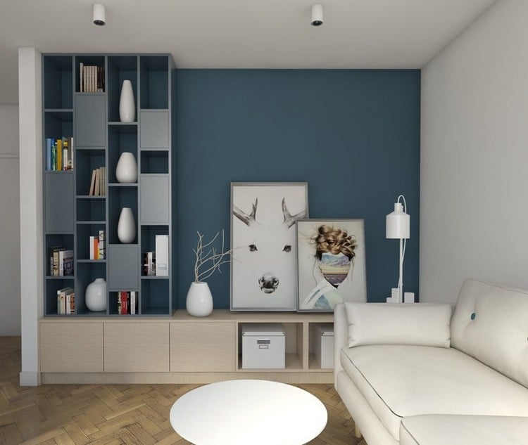 Wandgestaltung-Wohnzimmer-farbe-blaugrau-helles-holz-weisses-sofa