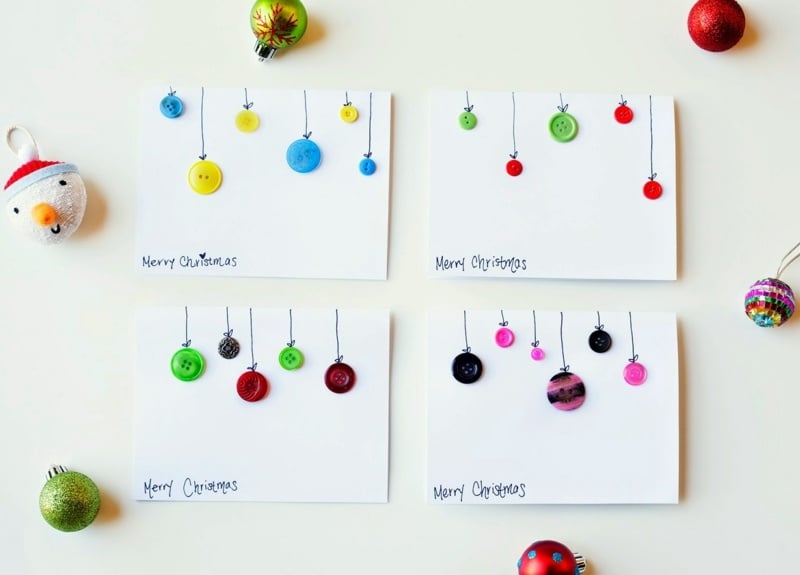Weihnachtskarten-selber-basteln-Knoepfen-bekleben-Ideen-statt-Baumkugeln