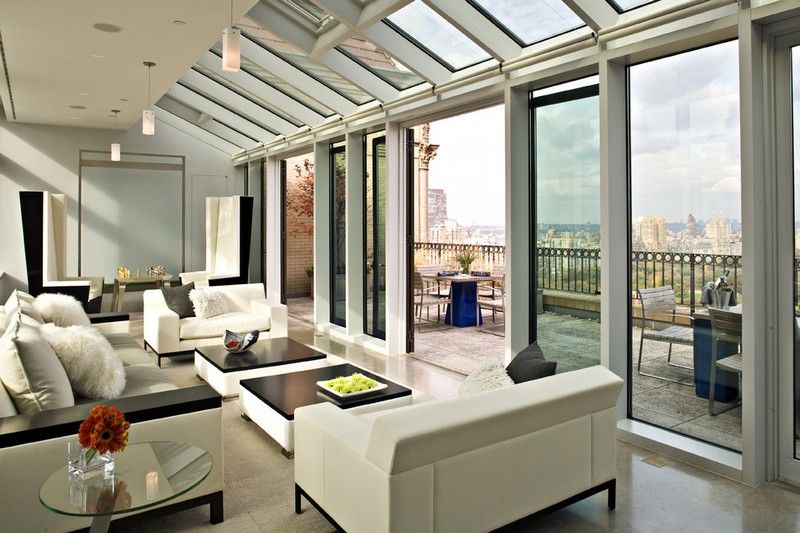 Wintergarten-modern-einrichten-Dachfenster-Wohnung-Anbau