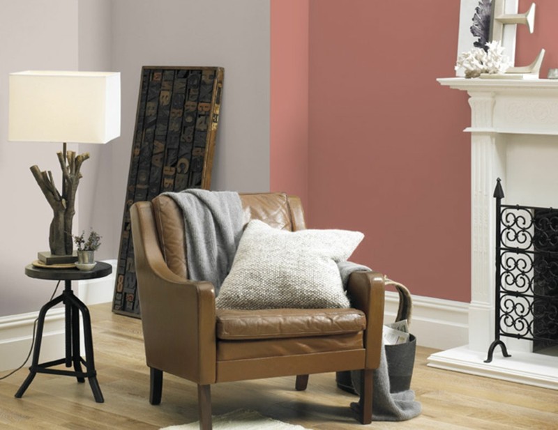 Wohnraumgestaltung-Farbe-Wohnzimmer-Pastellfarben-Sitzecke-weiss-Camel-rosa