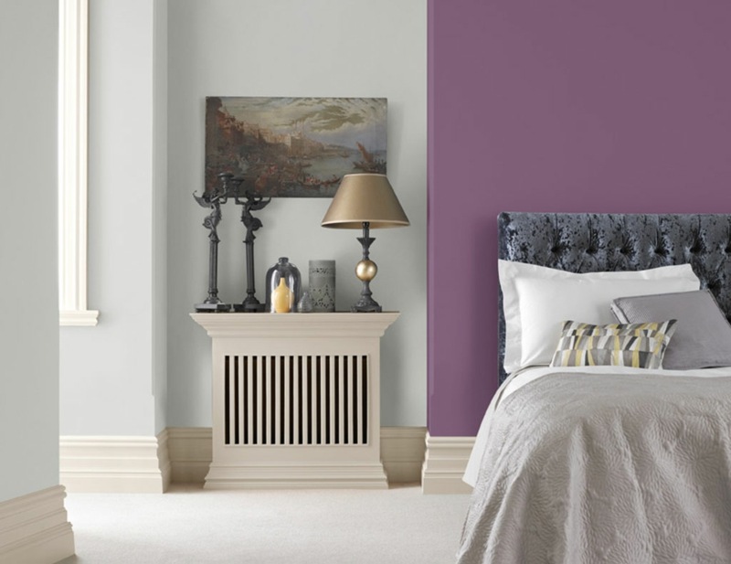 Wohnraumgestaltung-Farben-Schlafzimmer-helllila-graue-Wand-streichen