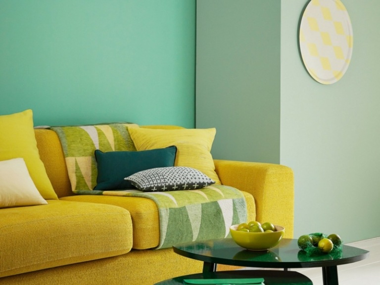 Wohnraumgestaltung-Ideen-gruene-Farbtoene-Wohnzimmer-kombinieren