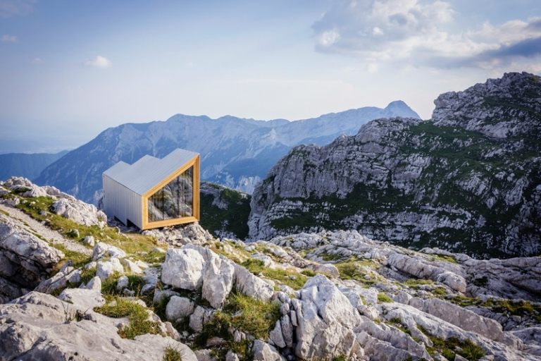 alpen hütte mit holz interieur architektur-modern berge ausblick
