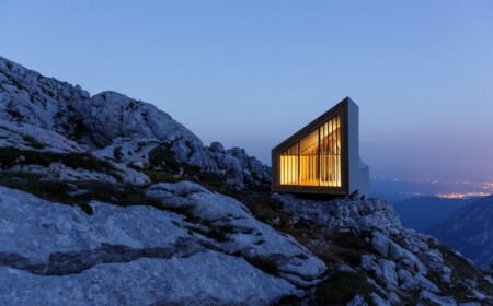 alpen hütte mit holz interieur slowenien beleuchtung modern design