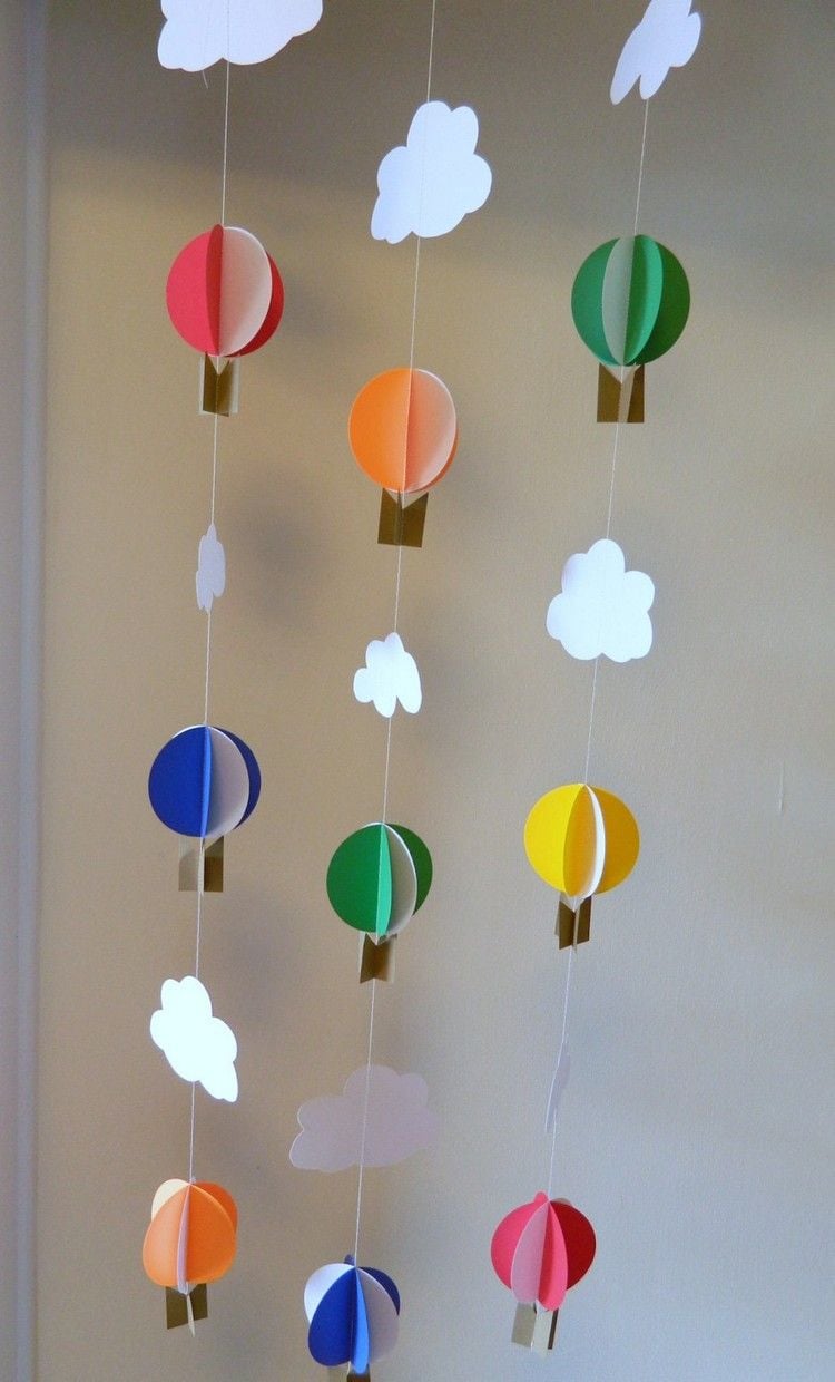 baby-mobile-selber-basteln-papier-heissluftballons-3d-wolken