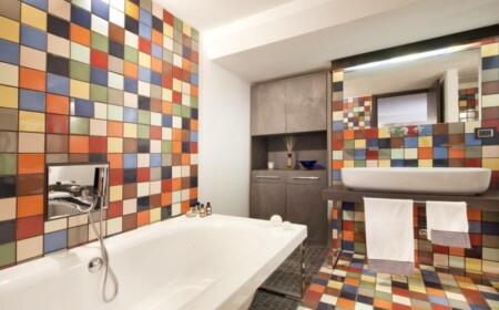 badezimmer fliesen lackieren bunt gestaltung badewanne modern interieur spiegel