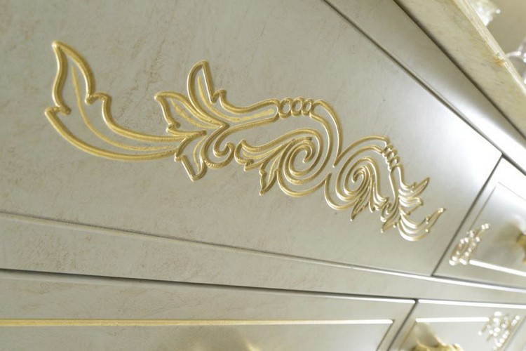 badezimmer-mobel-barock-stil-alice-detail-goldenes-ornament