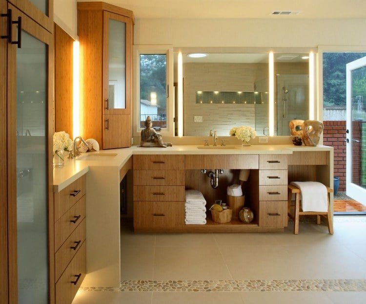 Badezimmermöbel aus Bambus -modern-bad-gross-indirekte-beleuchtung-spiegel-schubladen-schraenke