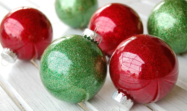 bastelideen weihnachten dekorativ kugel glitzer faerben rot gruen