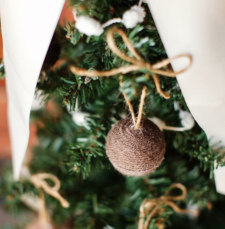 bastelideen weihnachten garn wickeln braun design rustikal dekoration tanne