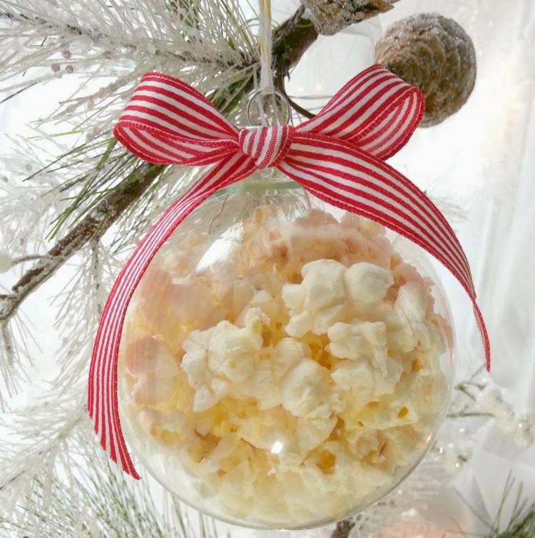 bastelideen weihnachten popcorn inspiration originell glaskugel schleife rot weiss