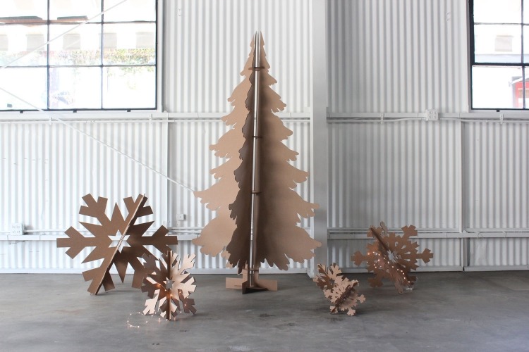 Bastelideen zu Weihnachten -recycling-pappe-weihnachtsbaum-deko-schneeflocke-gross-einfach-kreativ