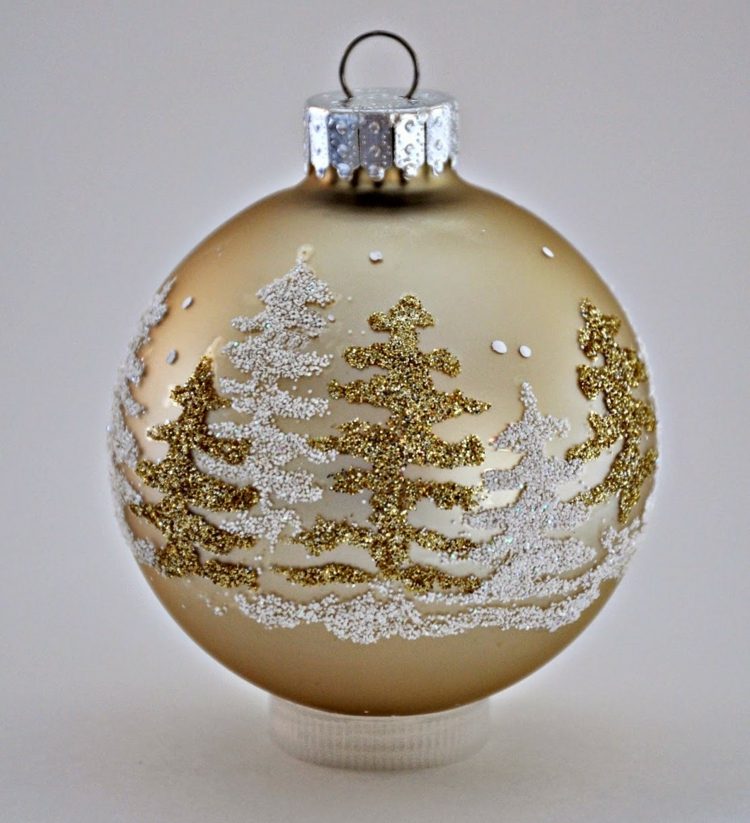 bastelideen weihnachten wald bild gold weiss glitzer weihnachtsbaumkugel