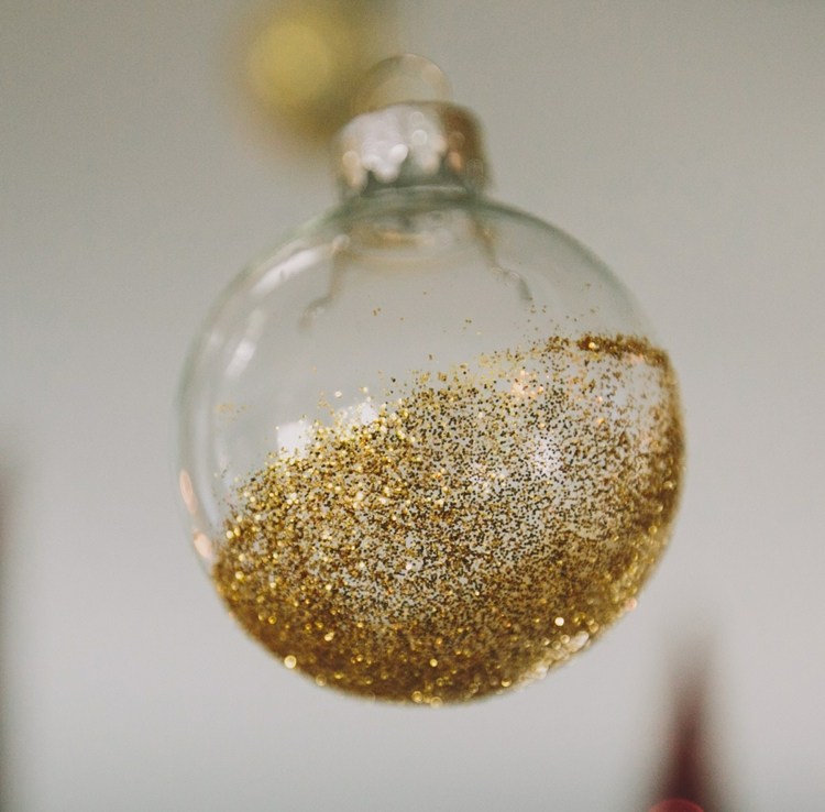bastelideen zu weihnachten ornamente christbaum gold glitzer effekt akzent