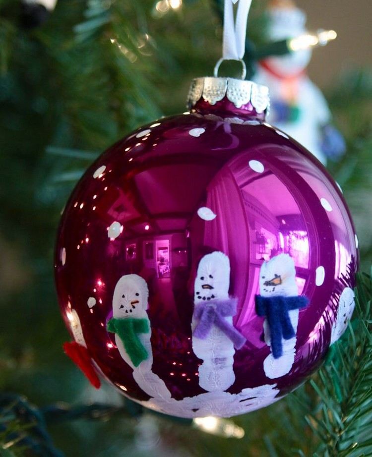 basteln-weihnachten-geschenke-weihnachtsbaumkugel-schneemaener-schal