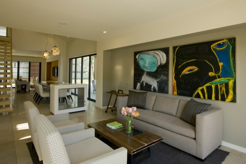 dekorieren wohnzimmer abstrakt bilder wandgestaltung grau couch