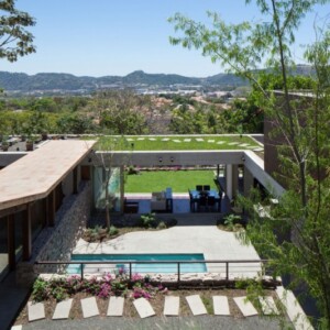design stein garten poolbereich terrasse gartenweg idee