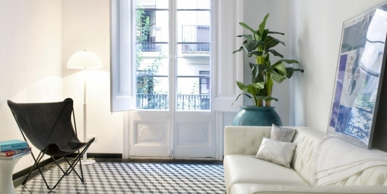 einrichtungsideen-wohnzimmer-gemuetlich-couch-weiss-bild-pflanze-altbau-mosaikboden