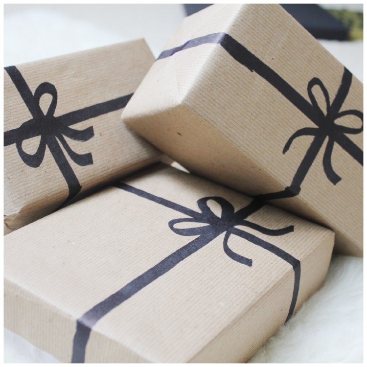 geschenke-verpacken-originell-ideen-basteln-schleife-malen-stift-schwarz-verpackung