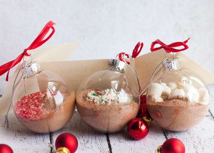 geschenkideen fuer weihnachten christbaumkugeln marshmallow kakao