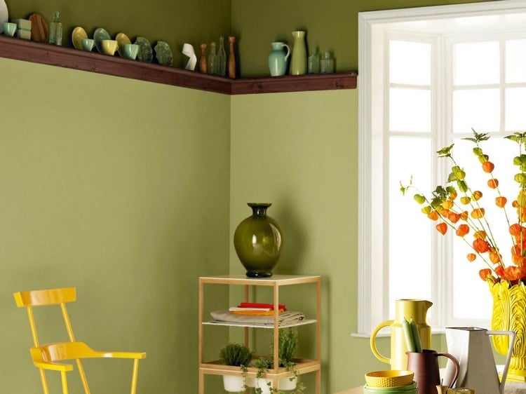 grun-wandfarbe-ideen-olivgruen-kueche-gelbe-accessoires