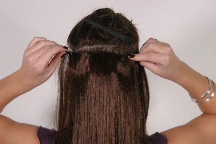 Haarverlängerung mit Clips -tressen-methoden-aufsetzen-selber-braun-haar-lang